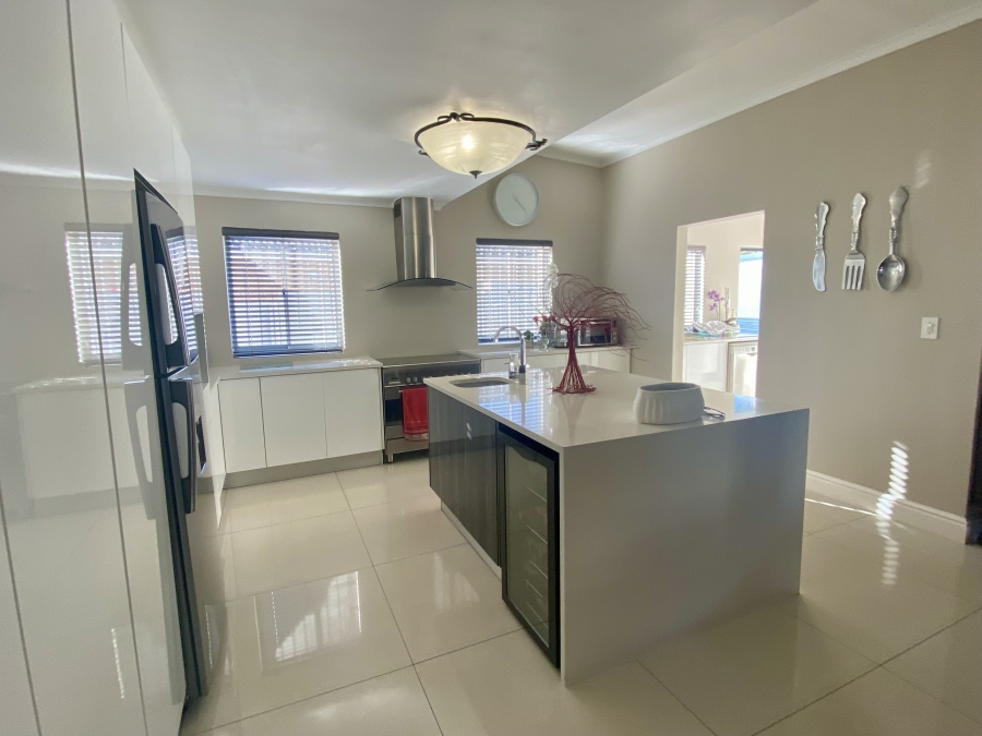 4 Bedroom Property for Sale in Sonstraal Heights Western Cape